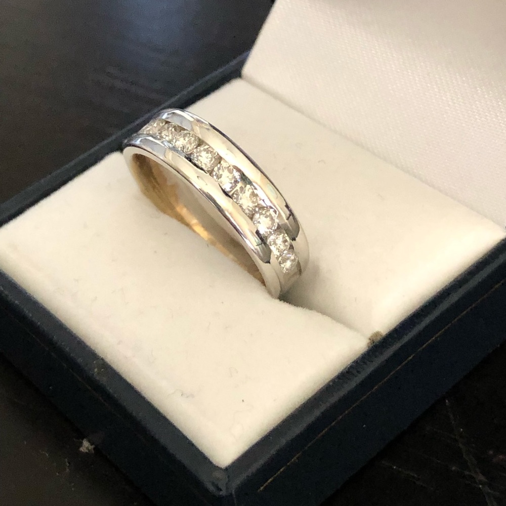 Men’s diamond wedding band